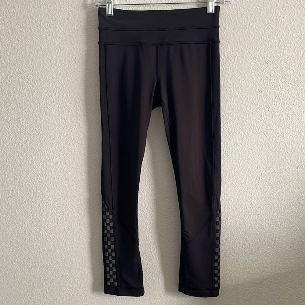 Lululemon Run Inspire Crop II Reflective Weave Leg Size 2